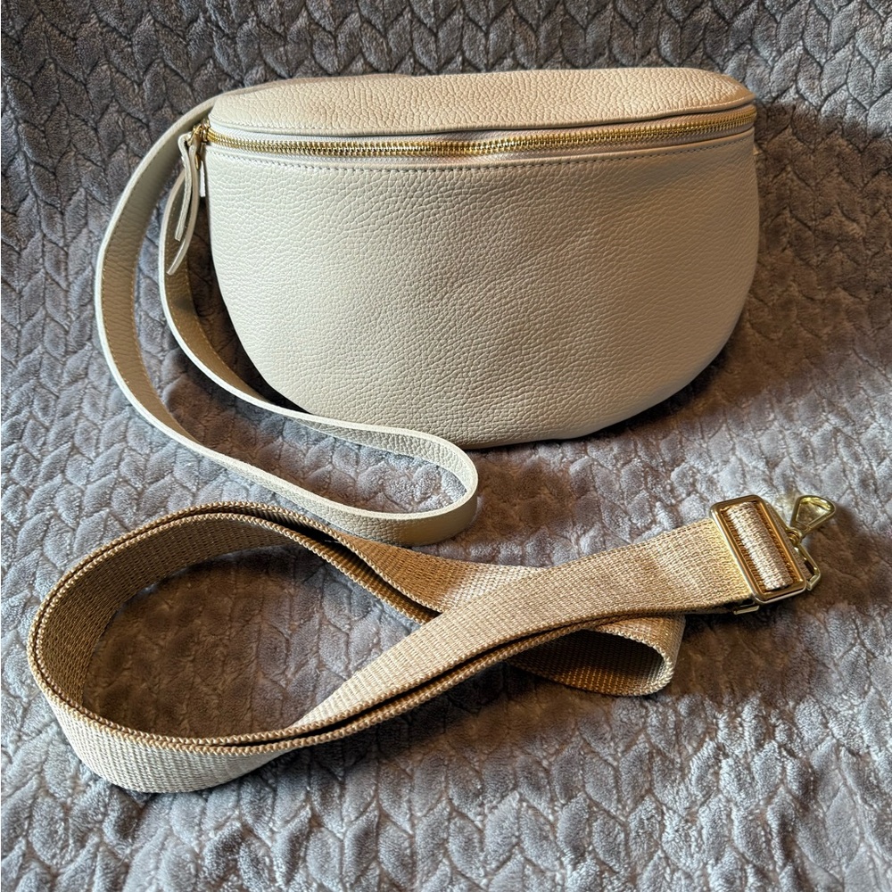 Elie Beaumont 
CROSSBODY/SLING BAG
NWOT